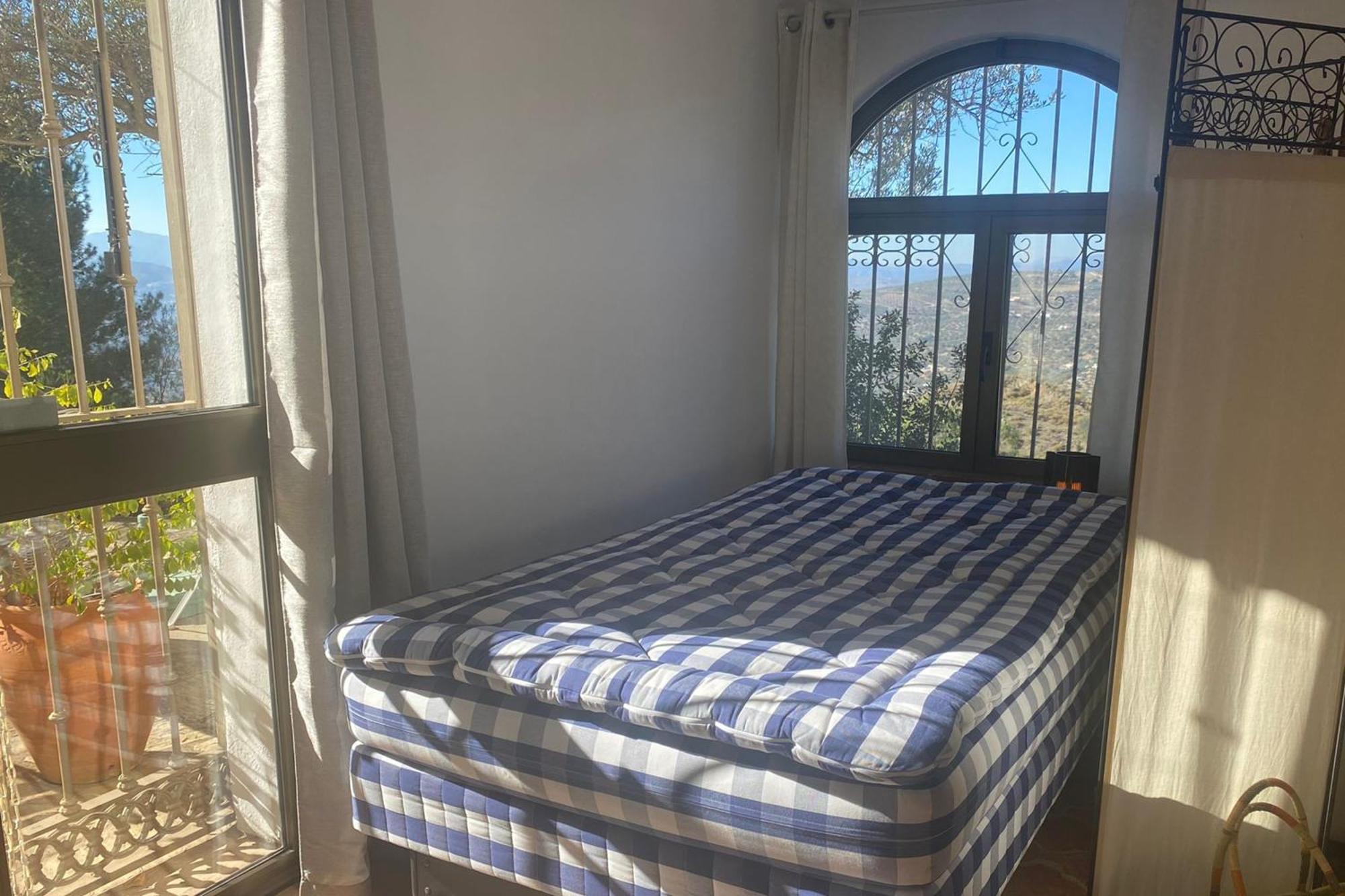 El Nispero Dulce Bed & Breakfast Alcaucin Exterior photo